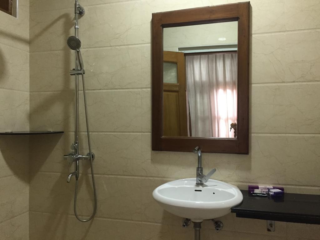 Mr. Charles Hotel Hsipaw
