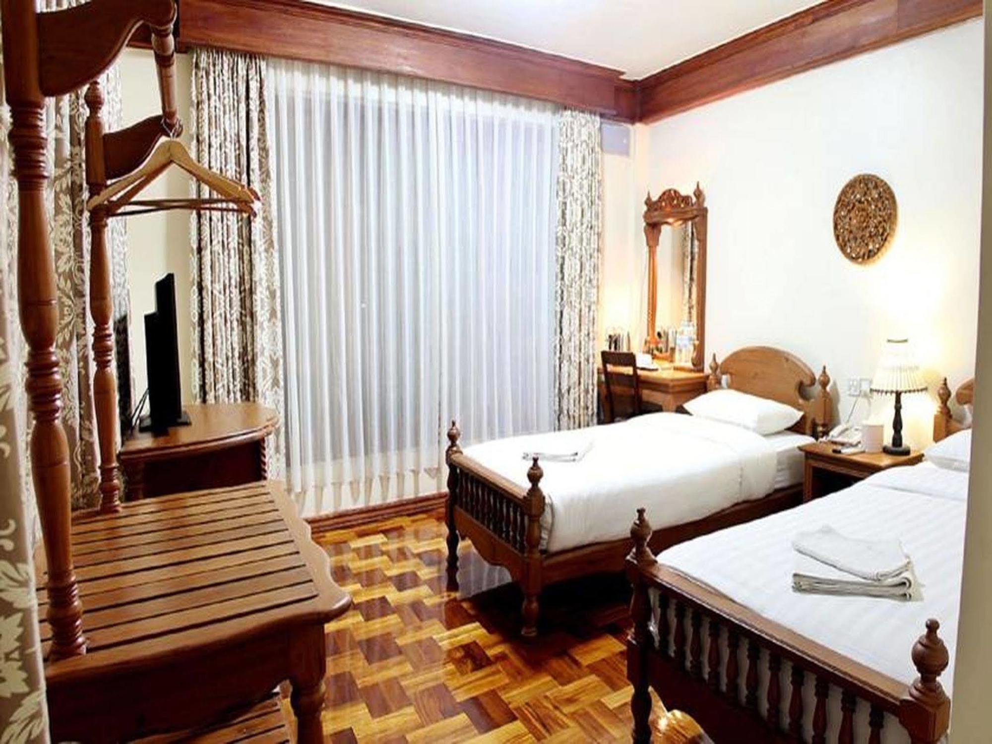 Mr. Charles Hotel Hsipaw