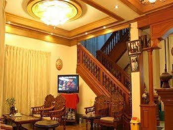 Mr. Charles Hotel 2*